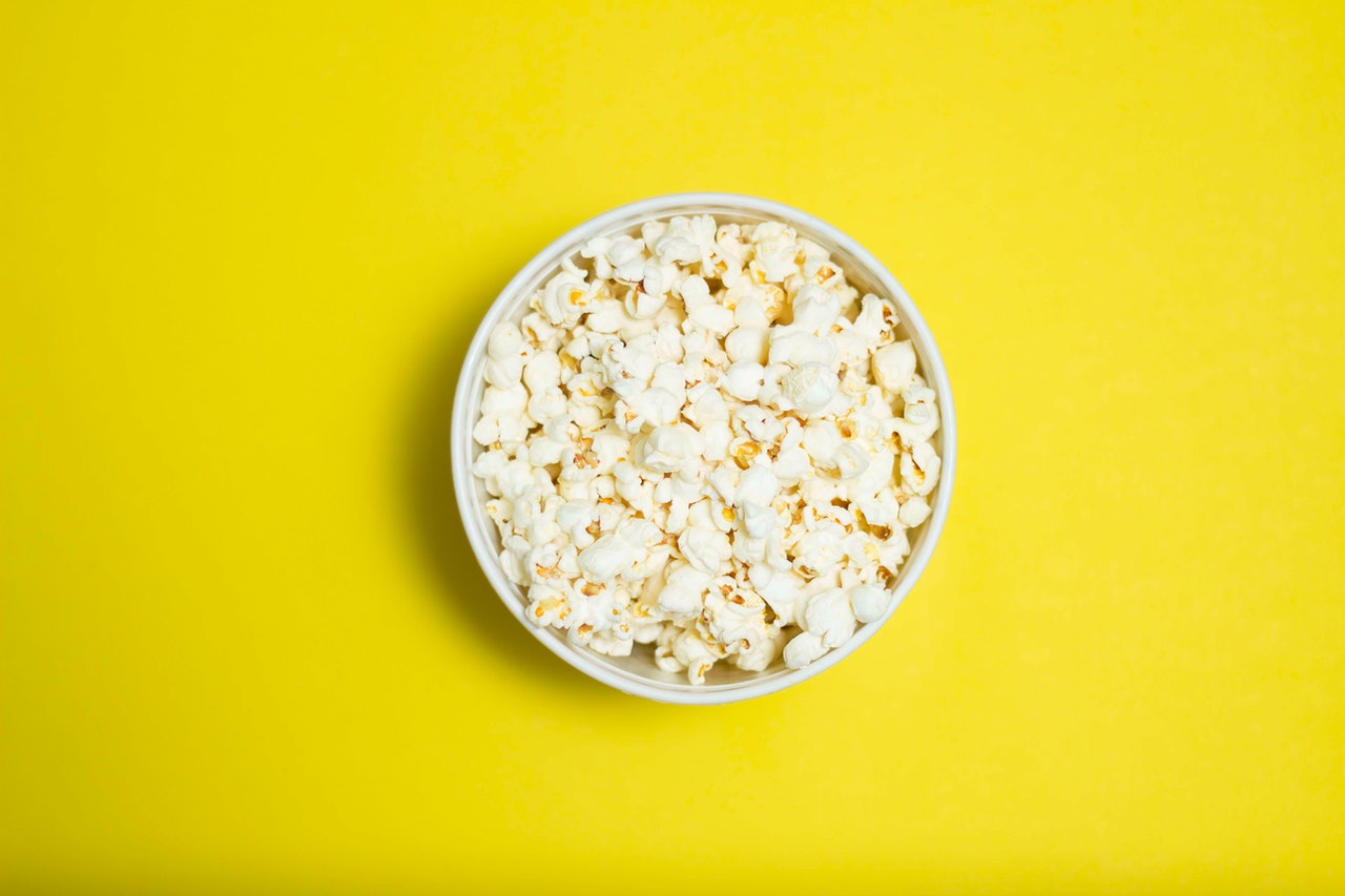 popcorn-serving-in-white-ceramic-bowl